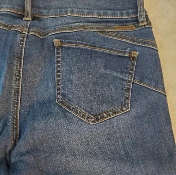 New York & Company SOHO Curve Creator Size 4 Jean Crop Capri Pant - Picture 4 of 7